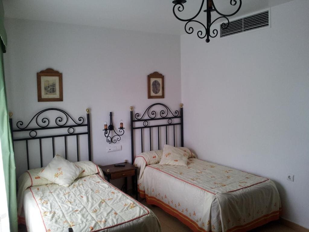 Twin Room room - Image 1