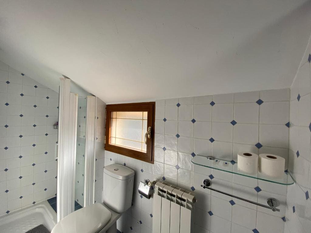 Family Room with Bathroom room - Image 3