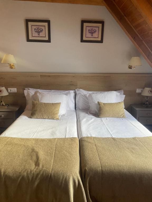 Economy Twin Room room - Image 1