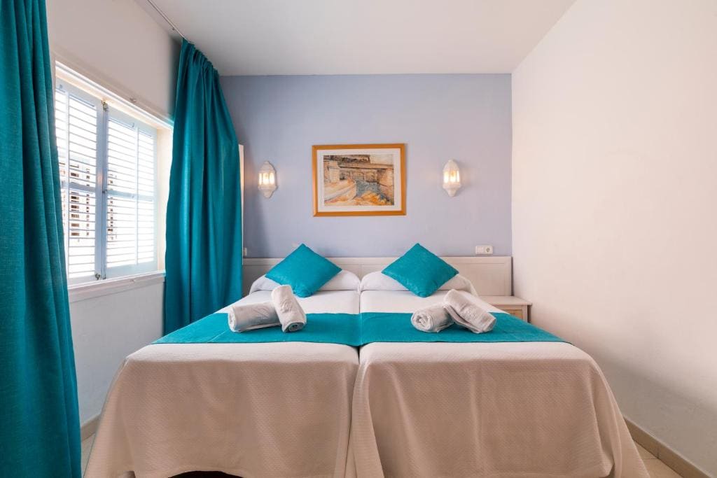 Room room - Image 2