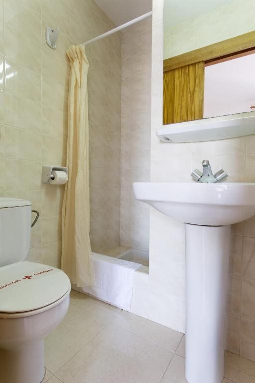 Room room - Image 3