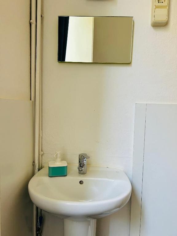 Double Room with Shared Bathroom room - Image 1