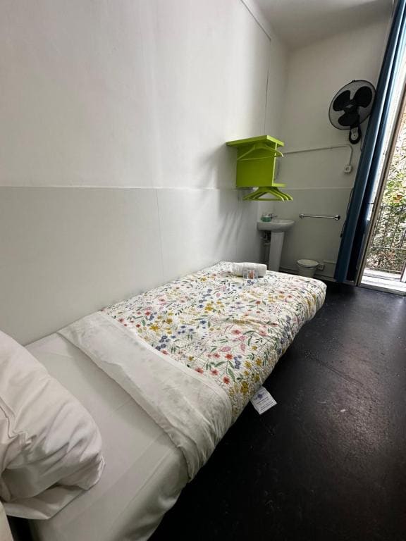 Twin Room with Balcony room - Image 3
