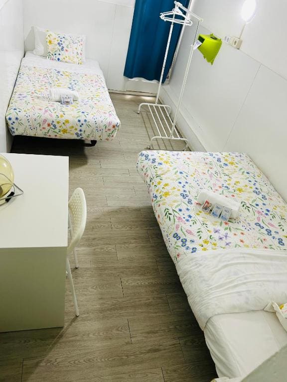 Twin Room with Private Bathroom room - Image 1