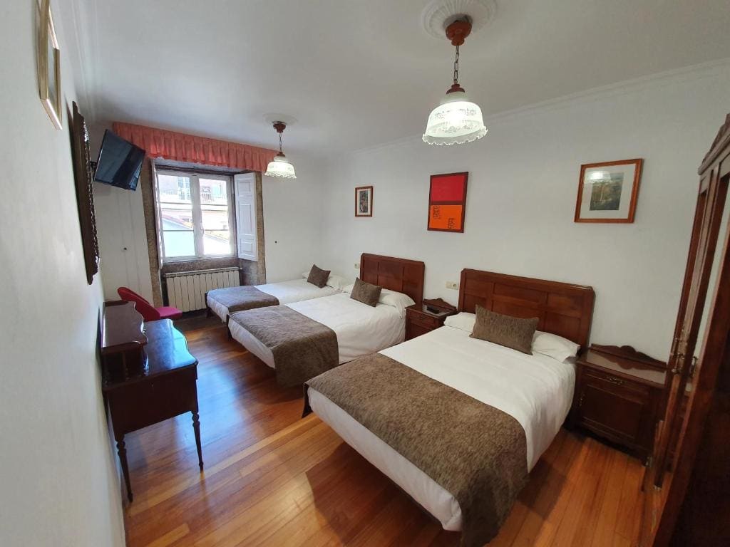Twin Room with Extra Bed room - Image 2