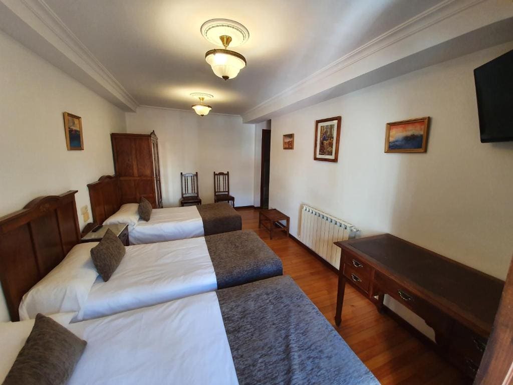 Twin Room with Extra Bed room - Image 1