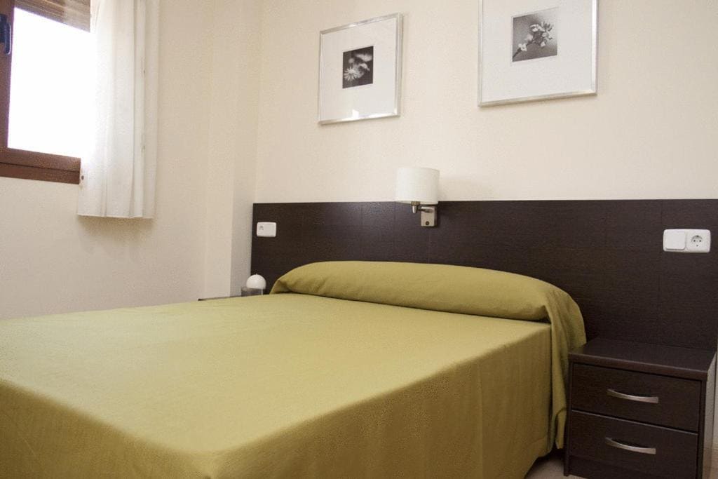 Twin Room with Extra Bed room - Image 3
