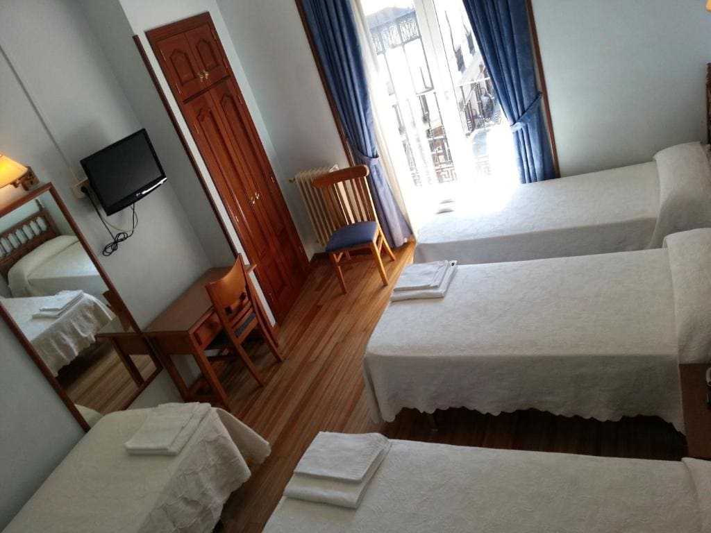 Quadruple Room room - Image 2
