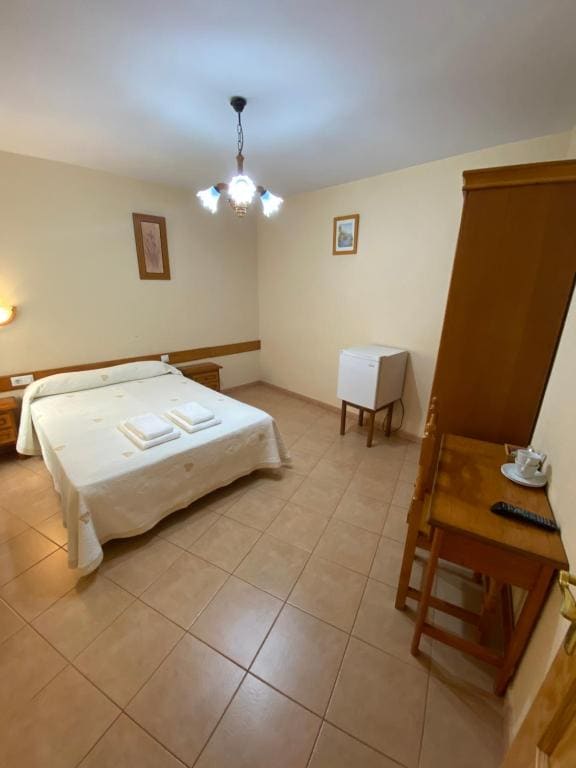 Double Room with Private Bathroom room - Image 2