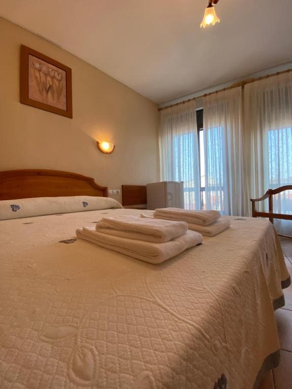 Double Room with Private Bathroom room - Image 1