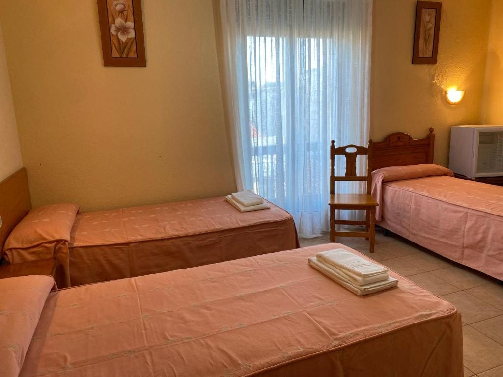 Triple Room with Private Bathroom room - Image 1