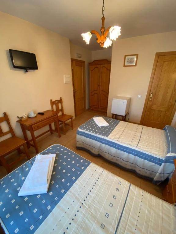 Twin Room with Private Bathroom room - Image 1