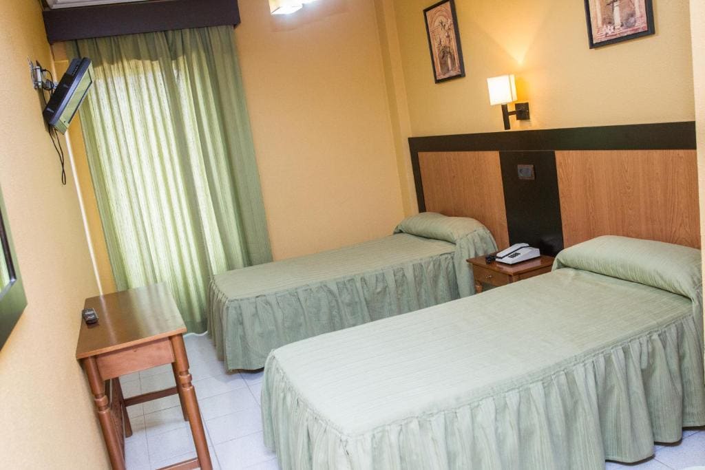 Twin Room room - Image 3