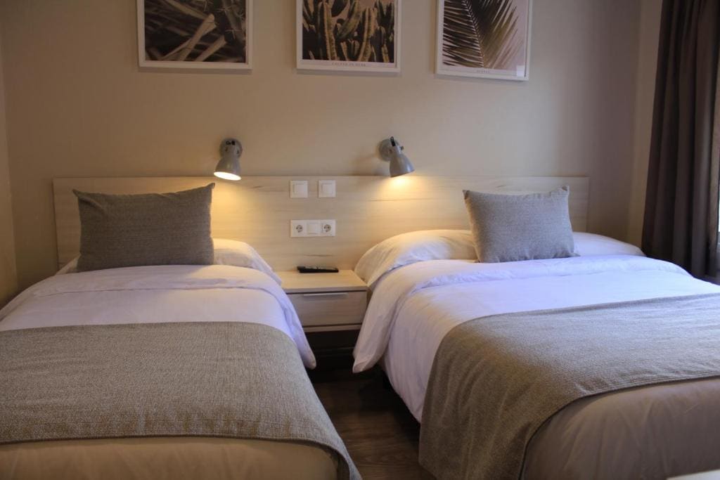 Twin Room with Private Bathroom room - Image 2