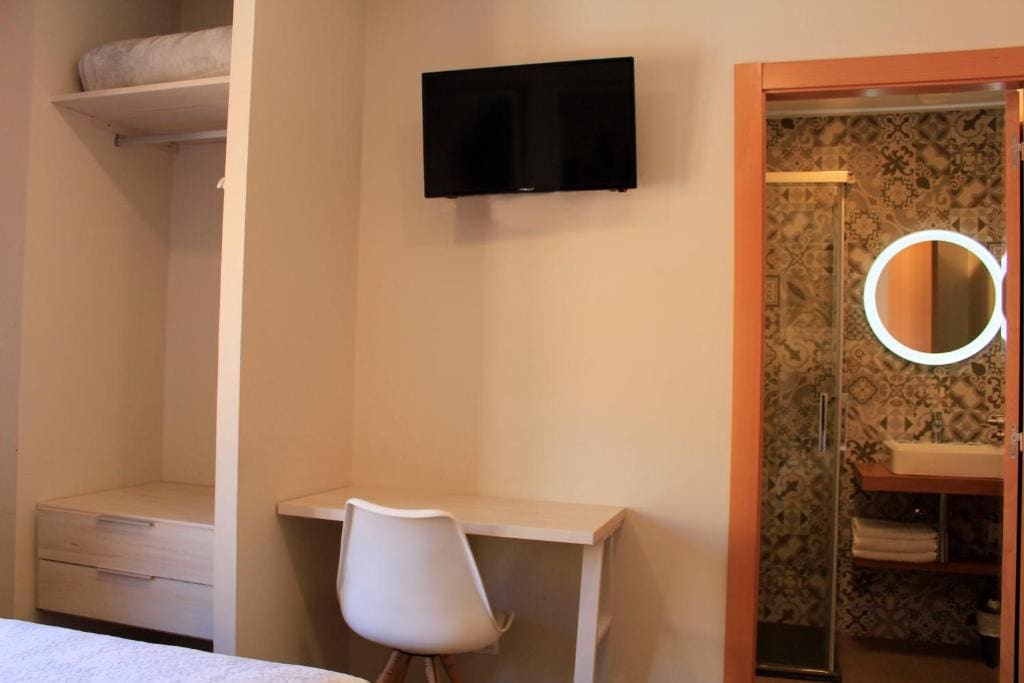 Twin Room with Private Bathroom room - Image 1
