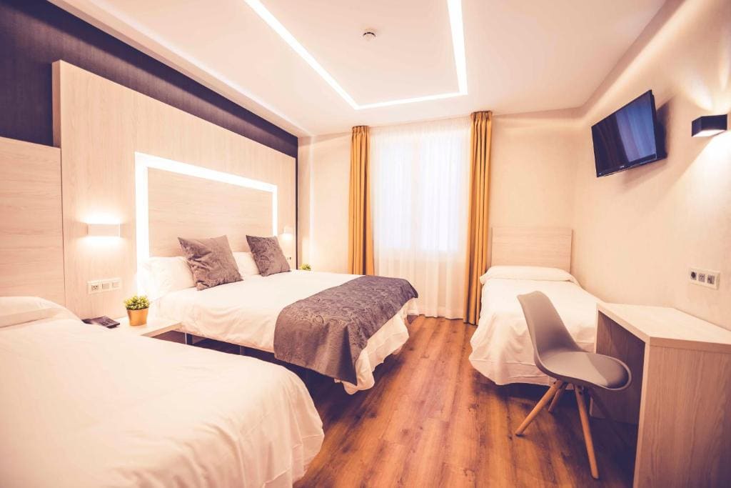Quadruple Room room - Image 2