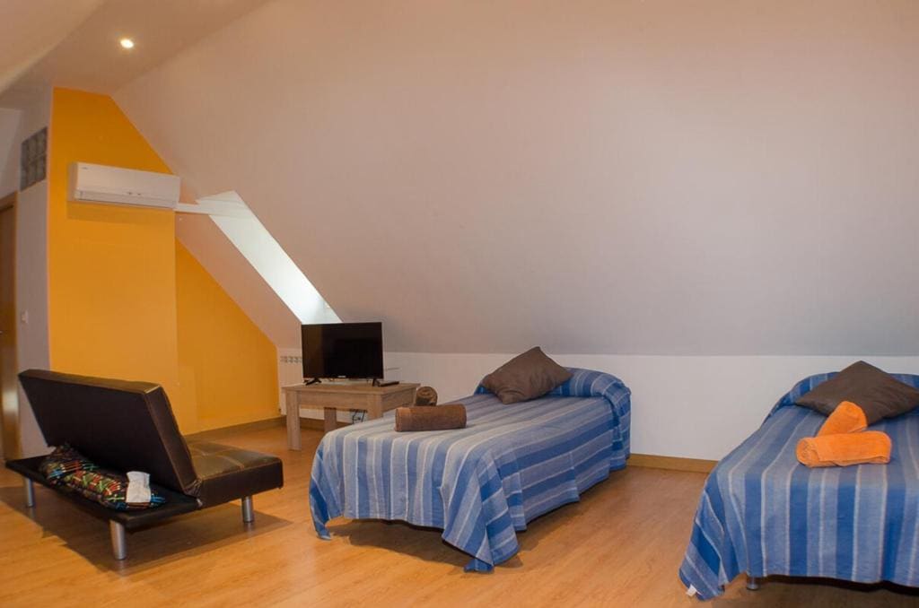 Family Room with Private Bathroom room - Image 1