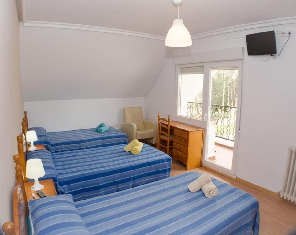 Triple Room with Private Bathroom room - Image 2