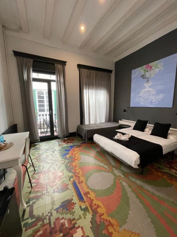 Double Room with Balcony room - Image 3