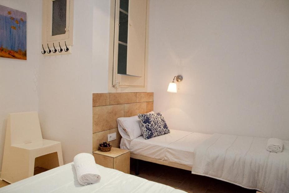 Economy Triple Room room - Image 1