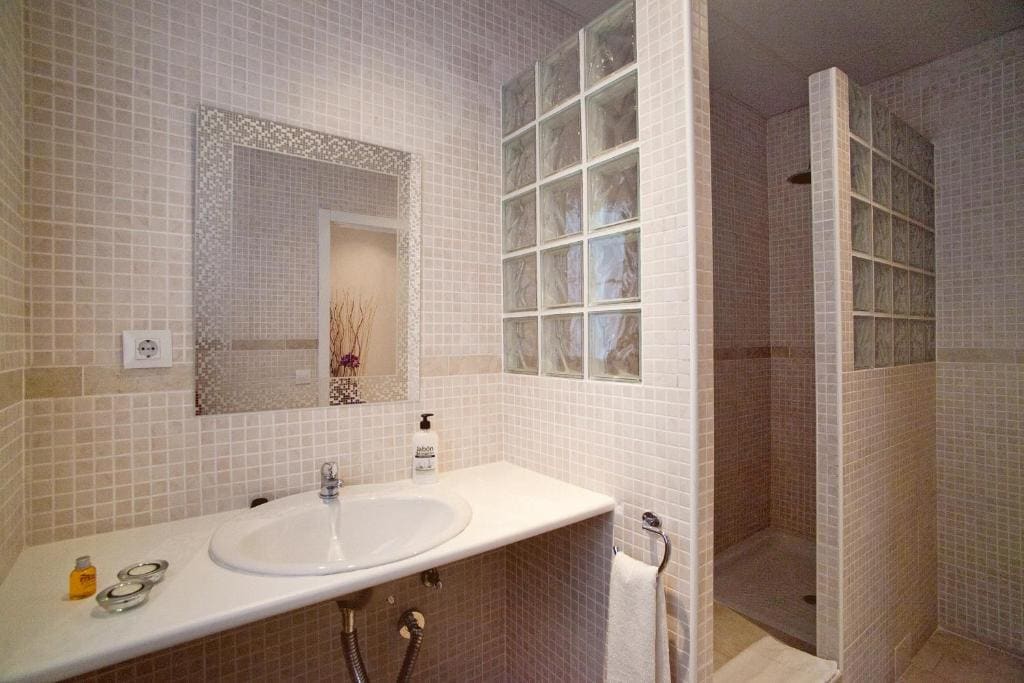 Standard Family Room room - Image 1