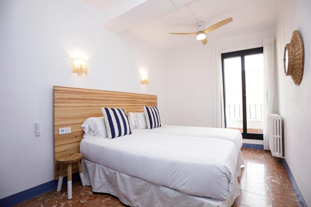 Twin Room with Balcony room - Image 1