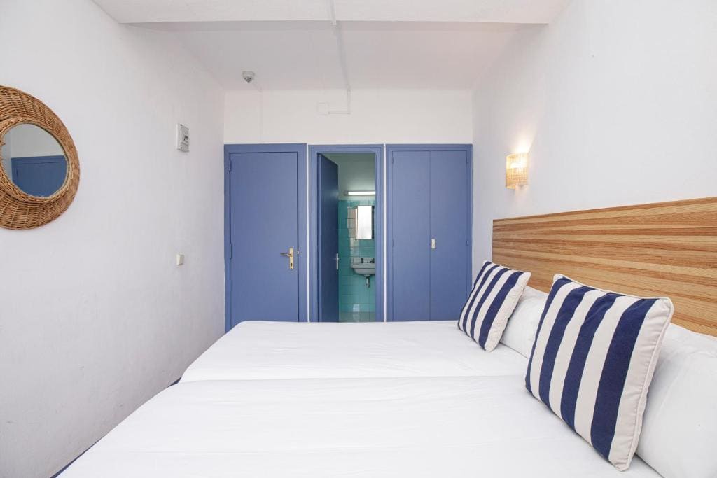 Budget Twin Room room - Image 3