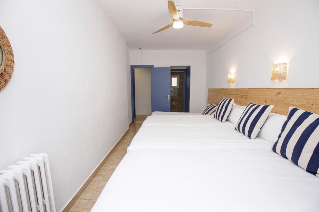 Quadruple Room with Balcony room - Image 3