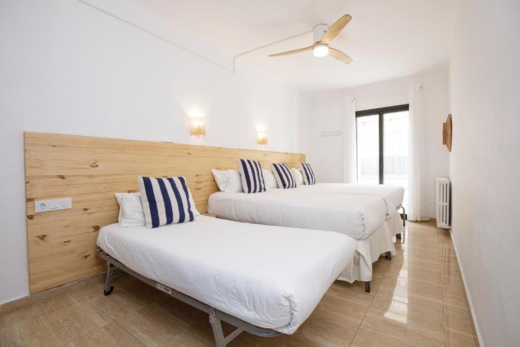 Quadruple Room with Balcony room - Image 1