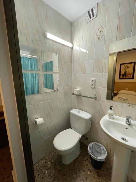 Room room - Image 3