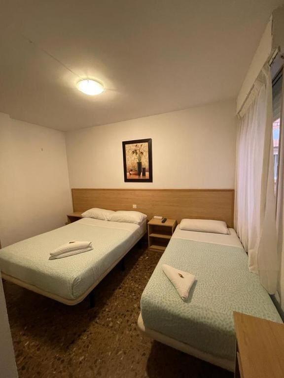 Room room - Image 2