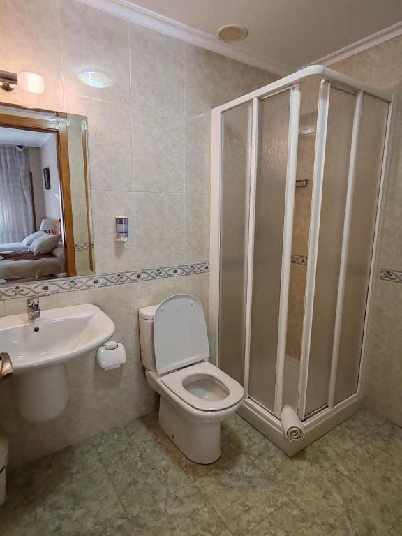 Deluxe Double Room with Extra Bed room - Image 2