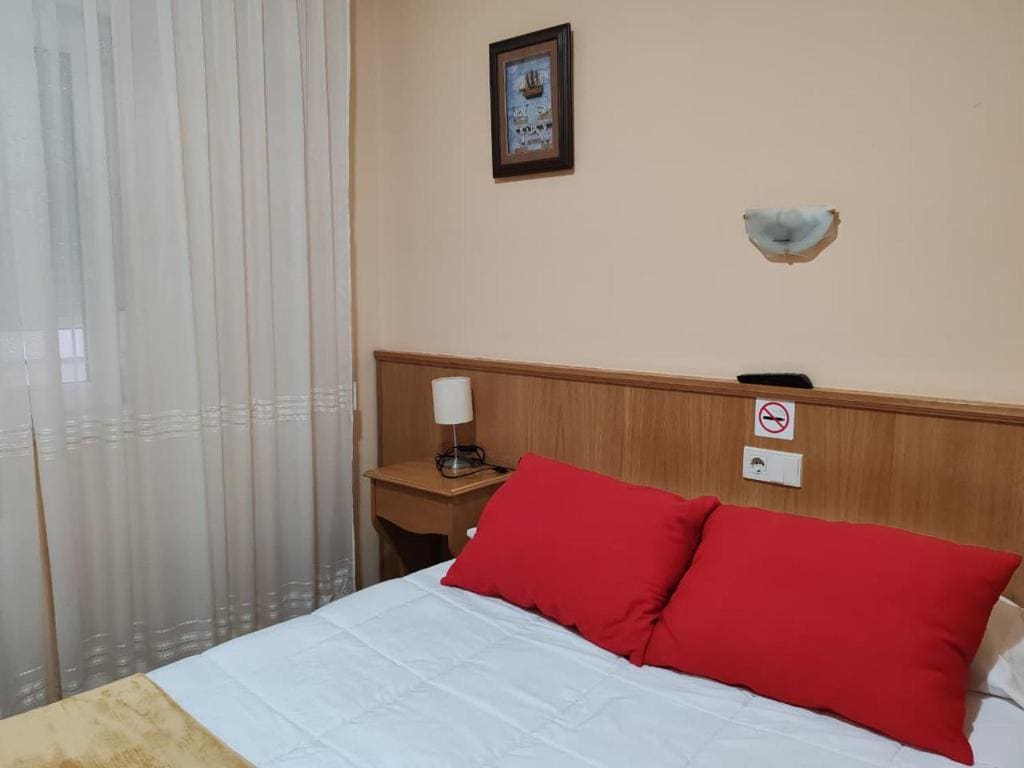 Double Room with Private Bathroom room - Image 2