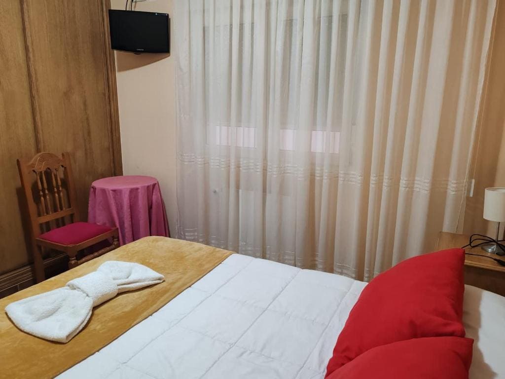 Double Room with Private Bathroom room - Image 3