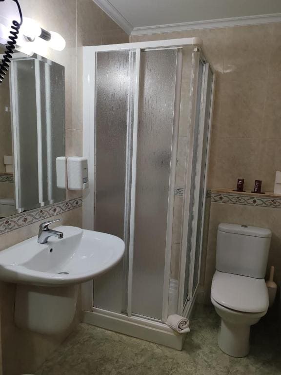 Double Room with Private Bathroom room - Image 1