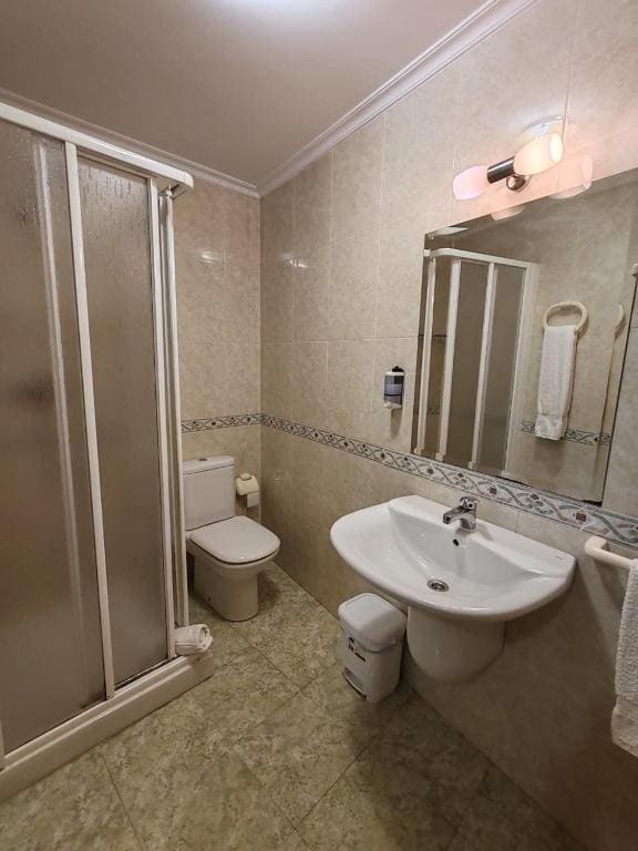 Triple Room with Private Bathroom room - Image 2