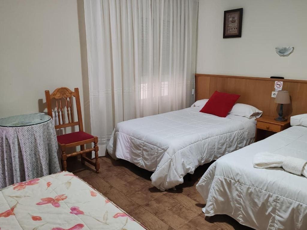Triple Room with Private Bathroom room - Image 3