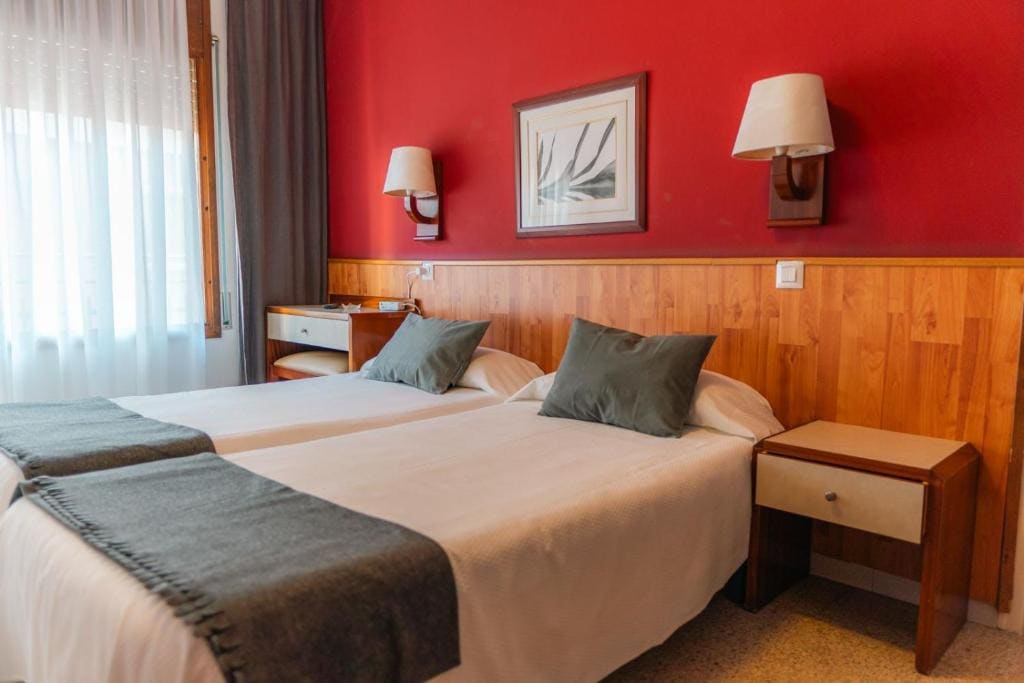 Twin Room with Balcony room - Image 1