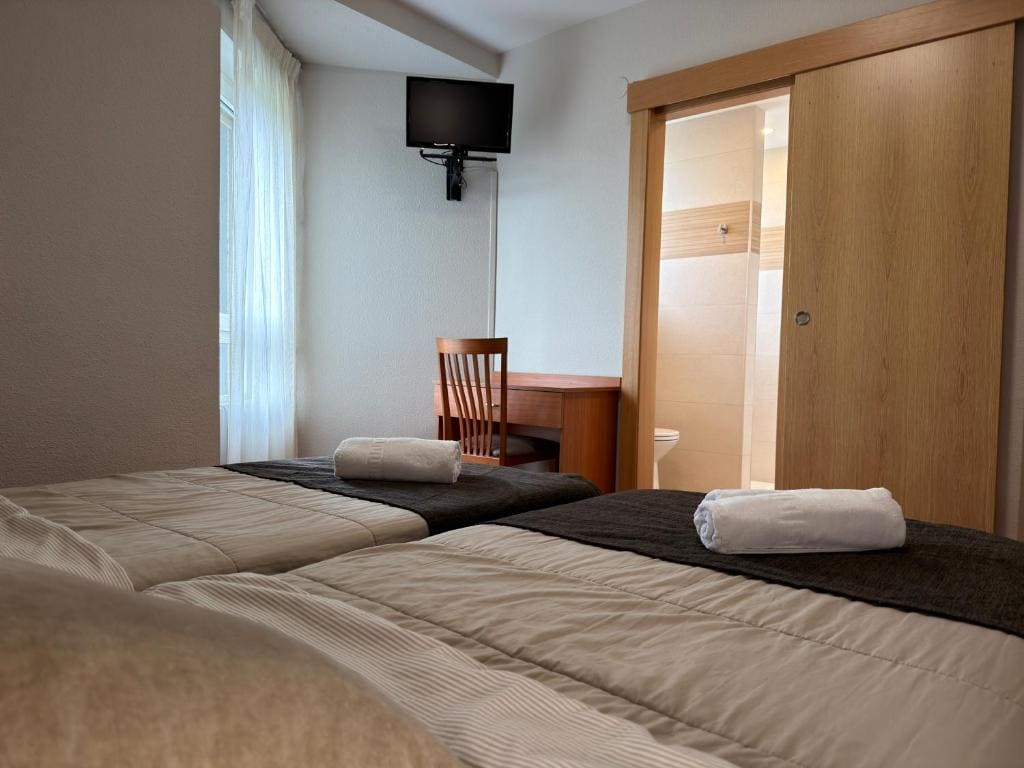 Standard Double or Twin Room room - Image 2
