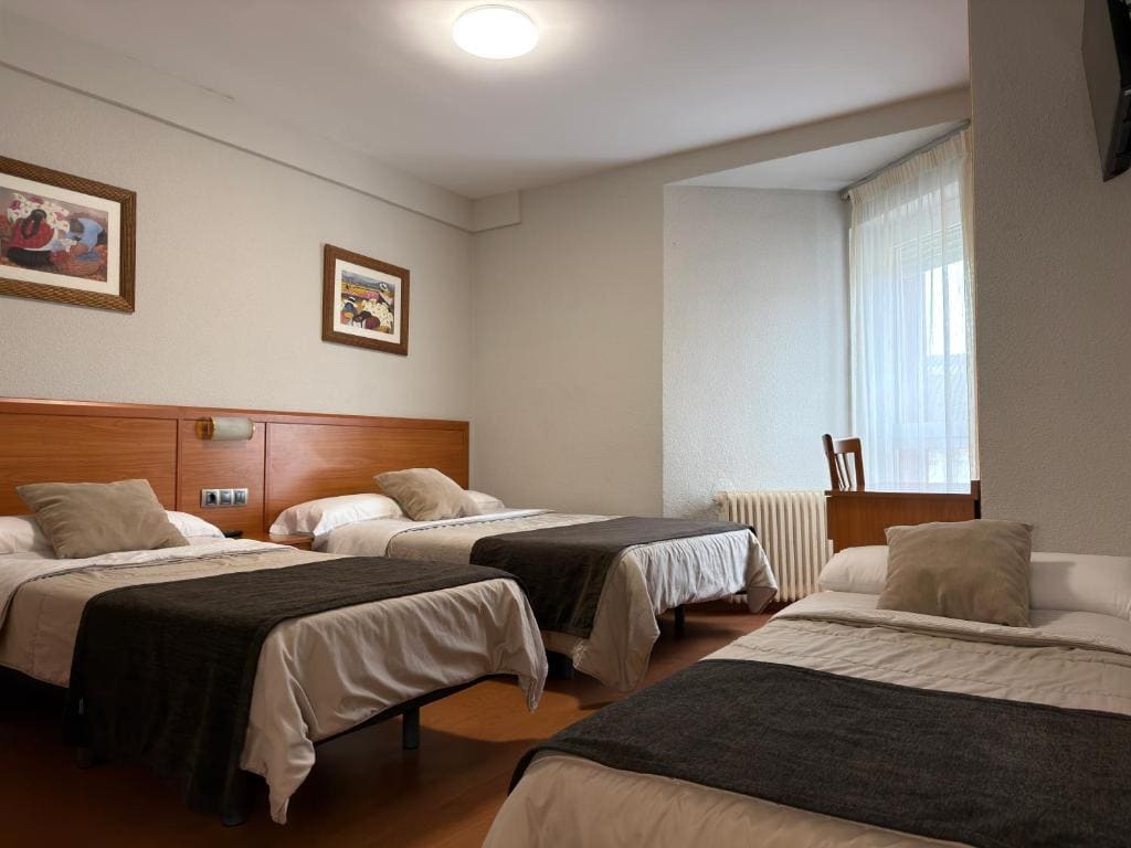 Standard Family Room room - Image 3