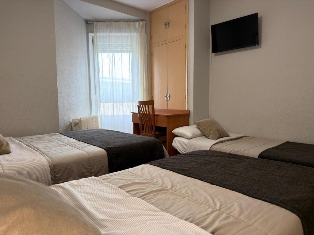Standard Family Room room - Image 1