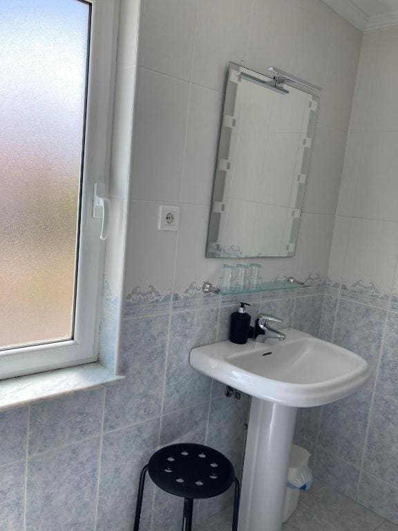 Triple Room with Private Bathroom room - Image 3