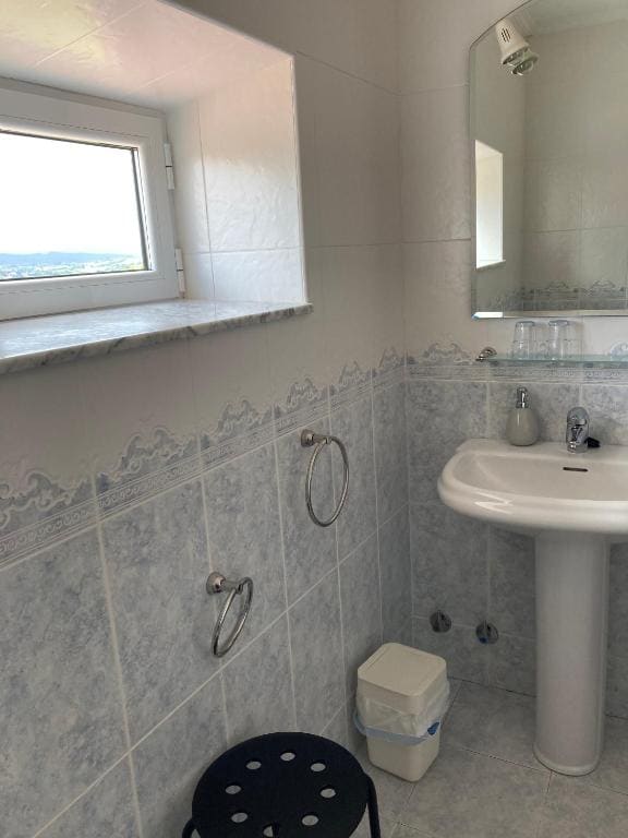 Twin Room with Balcony room - Image 2