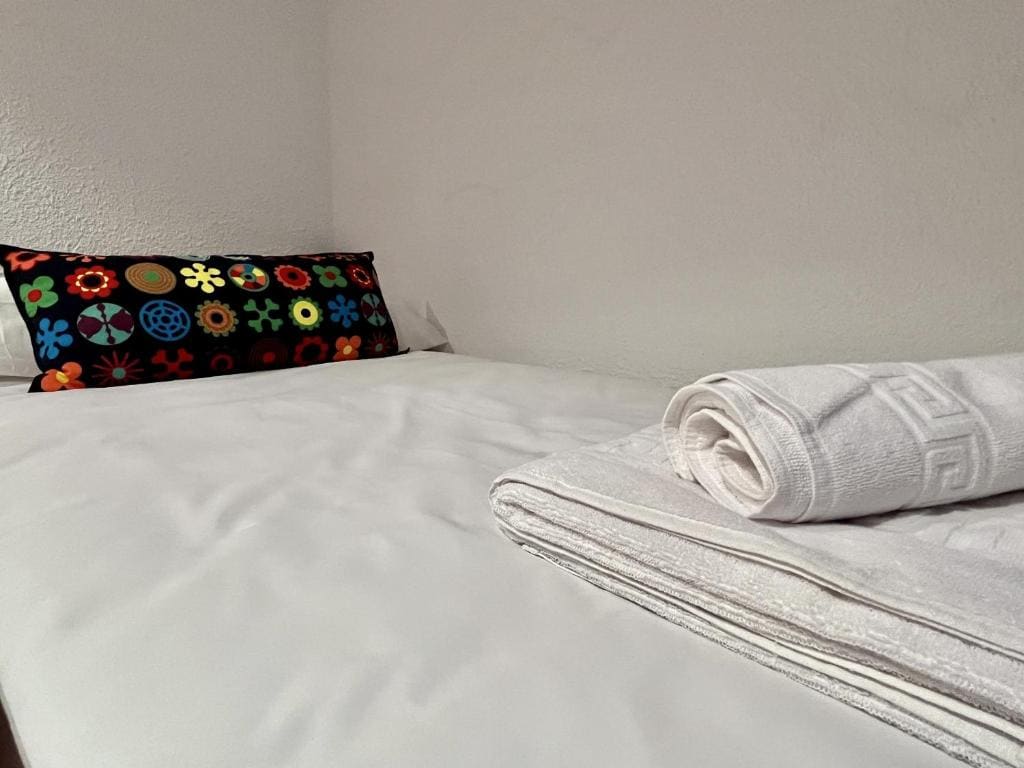 Economy Quadruple Room with Shared Bathroom room - Image 2