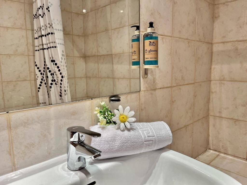 Standard Double Room with Balcony room - Image 2