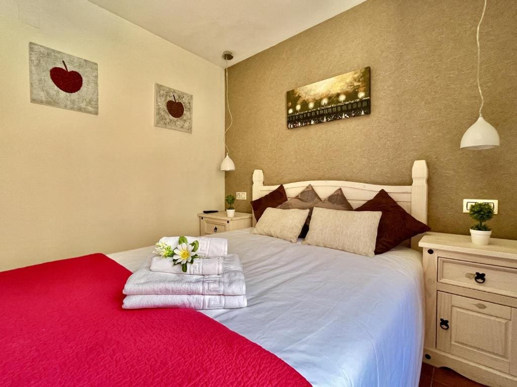 Superior Double Room with Balcony room - Image 3