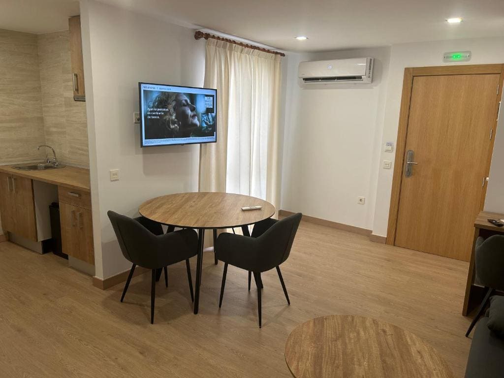Deluxe Twin Room room - Image 2