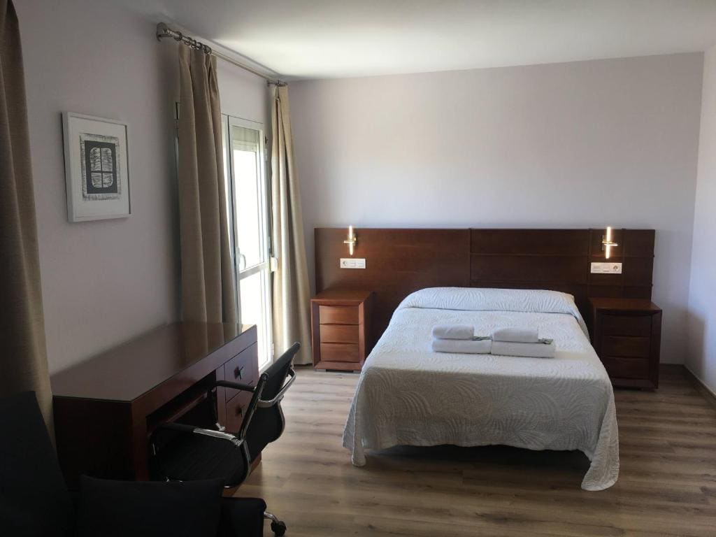 Double Room with Balcony room - Image 2
