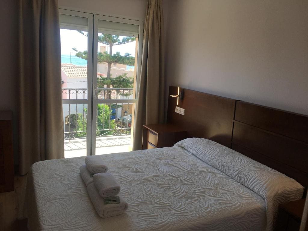 Double Room with Balcony room - Image 3
