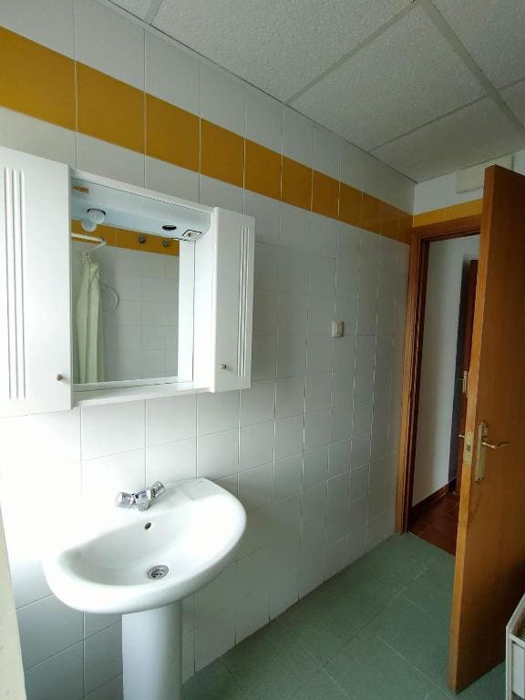 Seven-Bedroom House room - Image 2